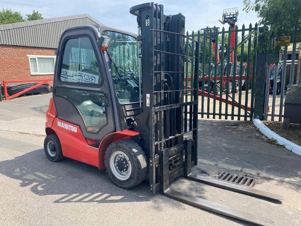 Manitou Mi25D - Xe nâng diesel: hình 2 Manitou Mi25D - Xe nâng diesel: hình 2