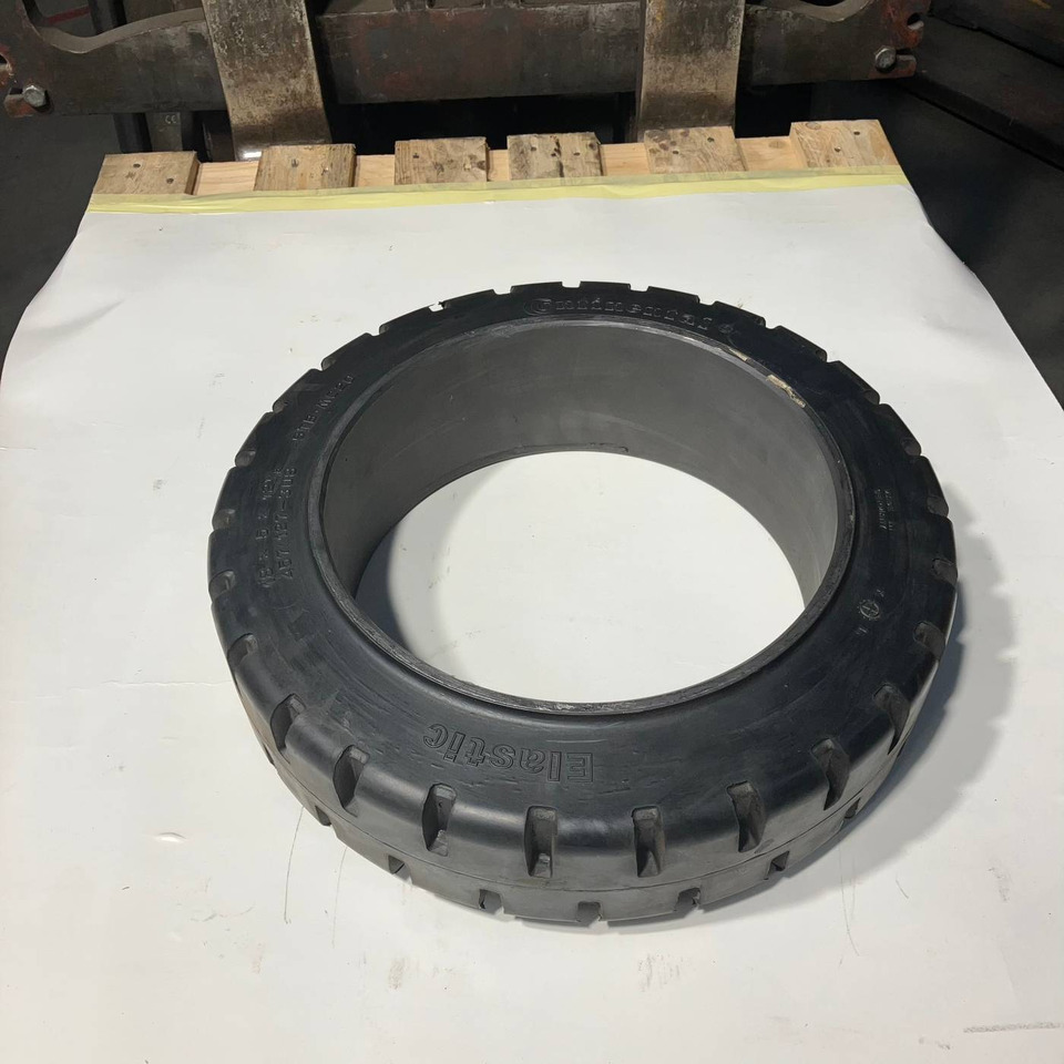 2X Conti 18x5x12 1/8 tyres - Lốp cho Thiết bị xử lý vật liệu: hình 1 2X Conti 18x5x12 1/8 tyres - Lốp cho Thiết bị xử lý vật liệu: hình 1