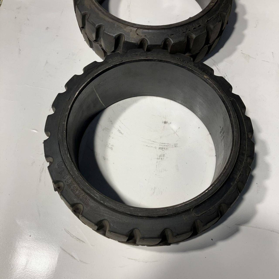 2X Magnum Solideal 15x5x11 1/4 tyres - Lốp cho Thiết bị xử lý vật liệu: hình 3 2X Magnum Solideal 15x5x11 1/4 tyres - Lốp cho Thiết bị xử lý vật liệu: hình 3