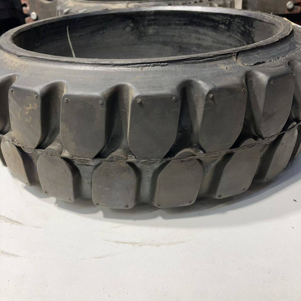 2X Magnum Solideal 15x5x11 1/4 tyres - Lốp cho Thiết bị xử lý vật liệu: hình 2 2X Magnum Solideal 15x5x11 1/4 tyres - Lốp cho Thiết bị xử lý vật liệu: hình 2