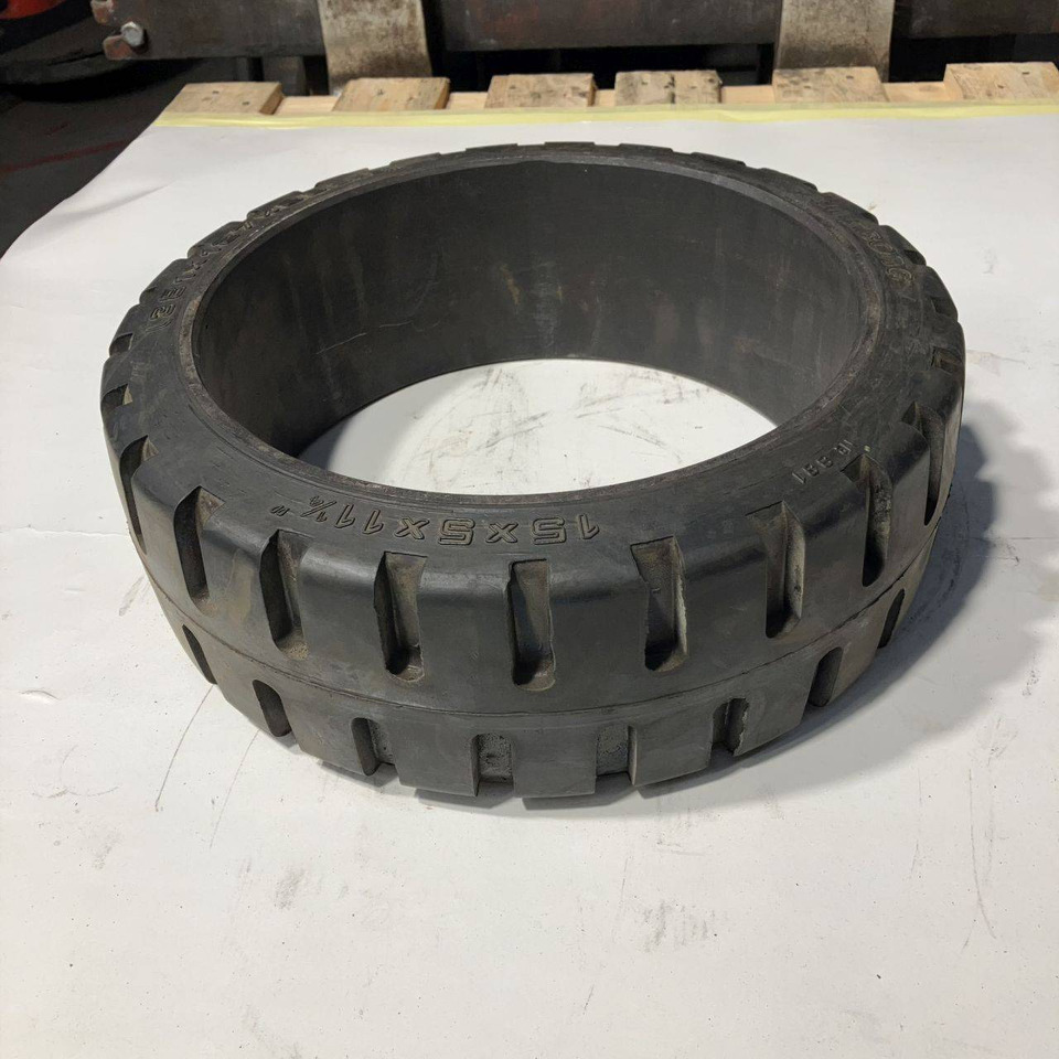 2X trelleborg 15x5x11 1/4 tyres - Lốp cho Thiết bị xử lý vật liệu: hình 2 2X trelleborg 15x5x11 1/4 tyres - Lốp cho Thiết bị xử lý vật liệu: hình 2