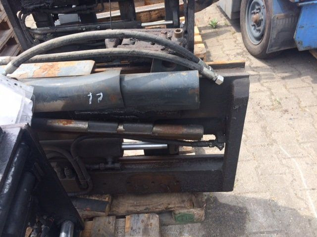 Fork positioner with side shift Kaup, FEM3 - Đính kèm cho Thiết bị xử lý vật liệu: hình 2 Fork positioner with side shift Kaup, FEM3 - Đính kèm cho Thiết bị xử lý vật liệu: hình 2