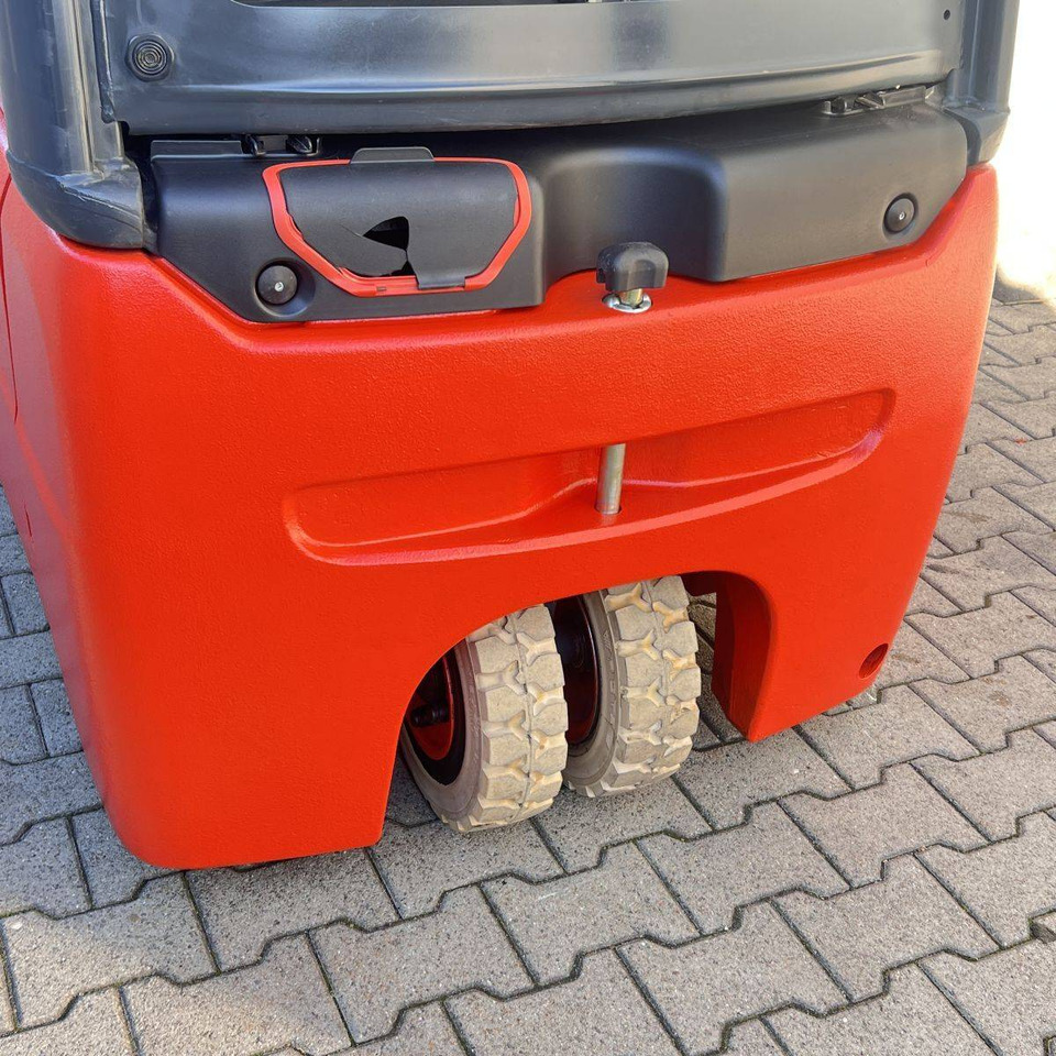 Xe nâng điện Linde E16C (386-02) EVO Li-On: hình 13 Xe nâng điện Linde E16C (386-02) EVO Li-On: hình 13