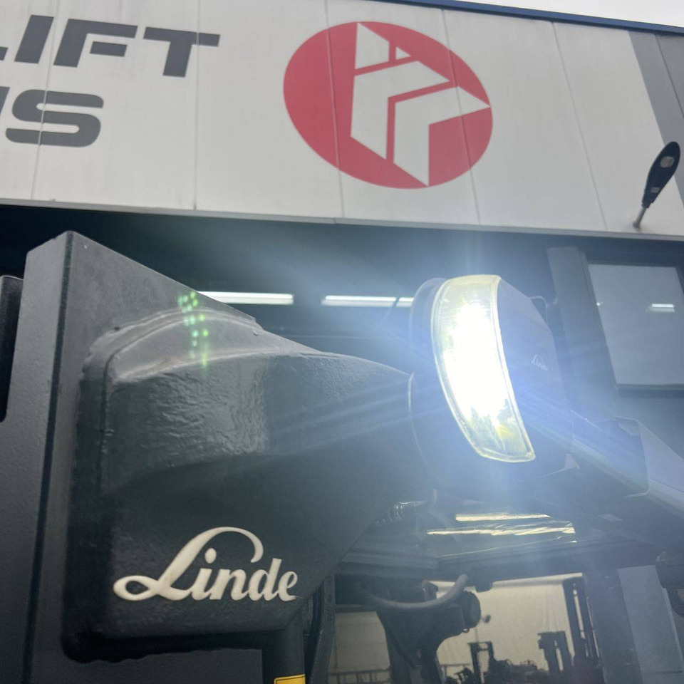 Xe nâng điện Linde E20R (387) Roadster: hình 15 Xe nâng điện Linde E20R (387) Roadster: hình 15