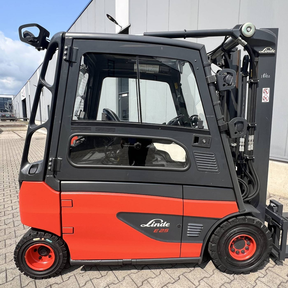 Linde E25L (387) - Xe nâng điện: hình 4 Linde E25L (387) - Xe nâng điện: hình 4