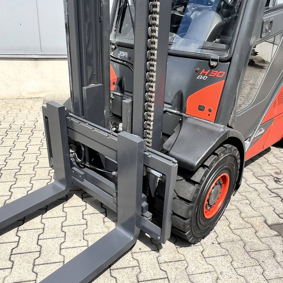 Linde H30D (393-02) EVO - Xe nâng diesel: hình 3 Linde H30D (393-02) EVO - Xe nâng diesel: hình 3