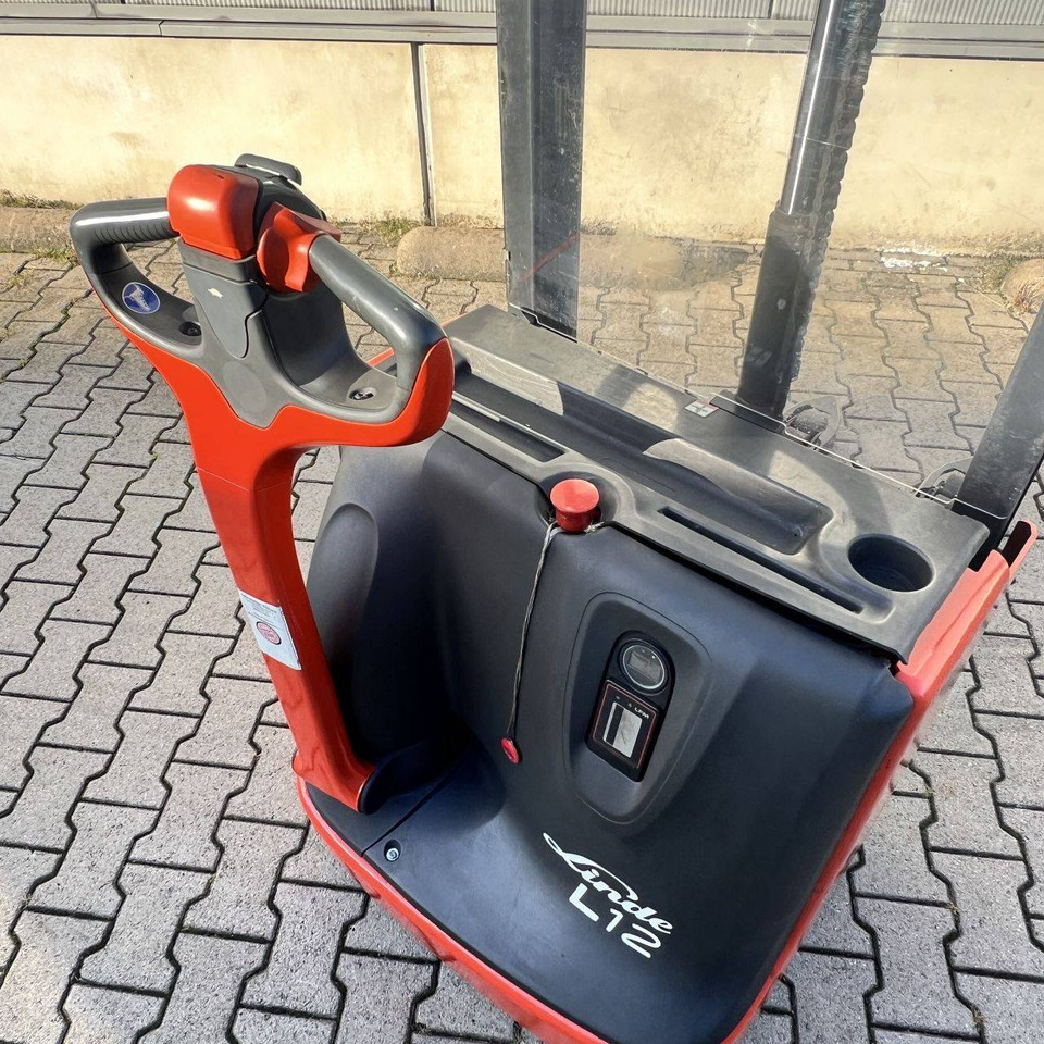 Linde L12 (1172) - Máy xếp chồng: hình 4 Linde L12 (1172) - Máy xếp chồng: hình 4