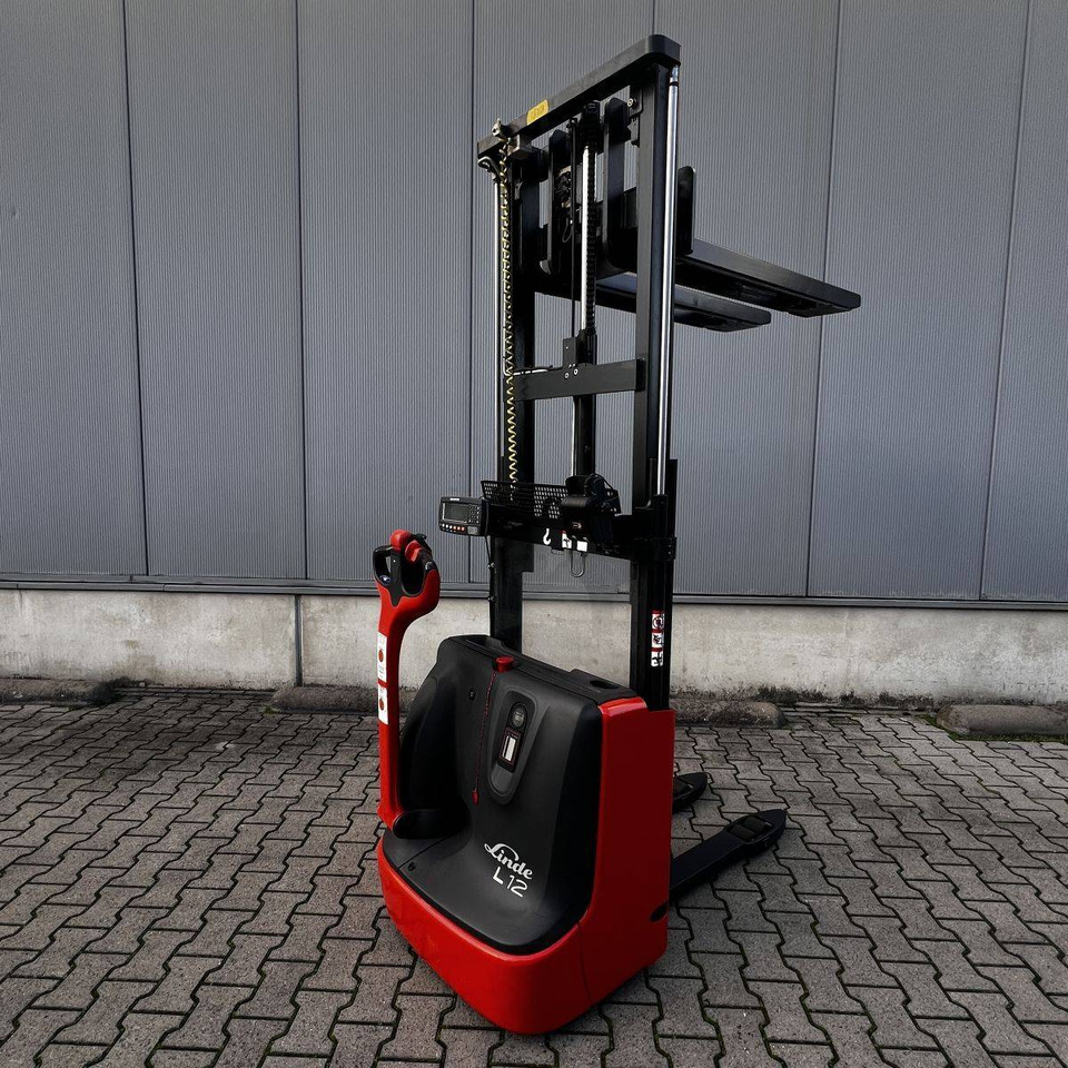 Linde L12 (1172) - Máy xếp chồng: hình 2 Linde L12 (1172) - Máy xếp chồng: hình 2
