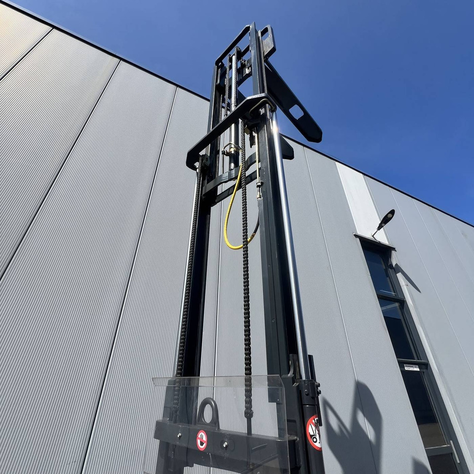 Linde L12 (379) - Máy xếp chồng: hình 4 Linde L12 (379) - Máy xếp chồng: hình 4