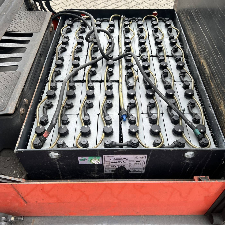 Linde P250 SWB (127) - Xe cày kéo: hình 4 Linde P250 SWB (127) - Xe cày kéo: hình 4