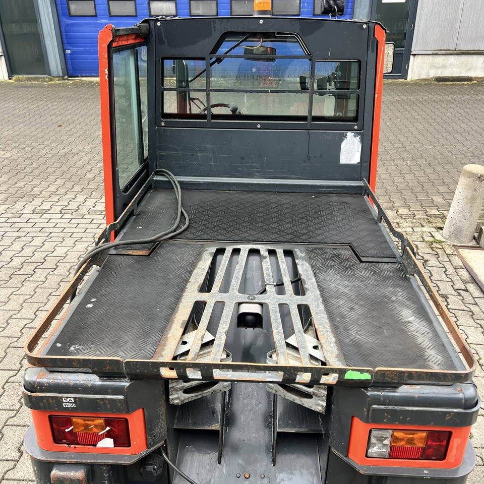 Linde P250 SWB (127) - Xe cày kéo: hình 2 Linde P250 SWB (127) - Xe cày kéo: hình 2