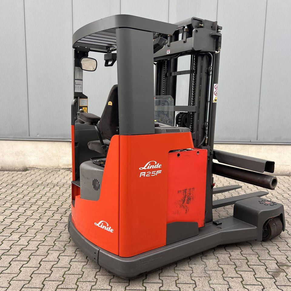 Linde R25F - Xe tải tiếp cận 4 hướng: hình 2 Linde R25F - Xe tải tiếp cận 4 hướng: hình 2