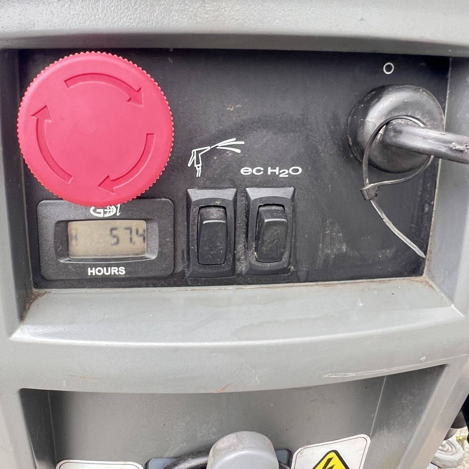 Tennant T500 - Máy chà sàn: hình 5 Tennant T500 - Máy chà sàn: hình 5