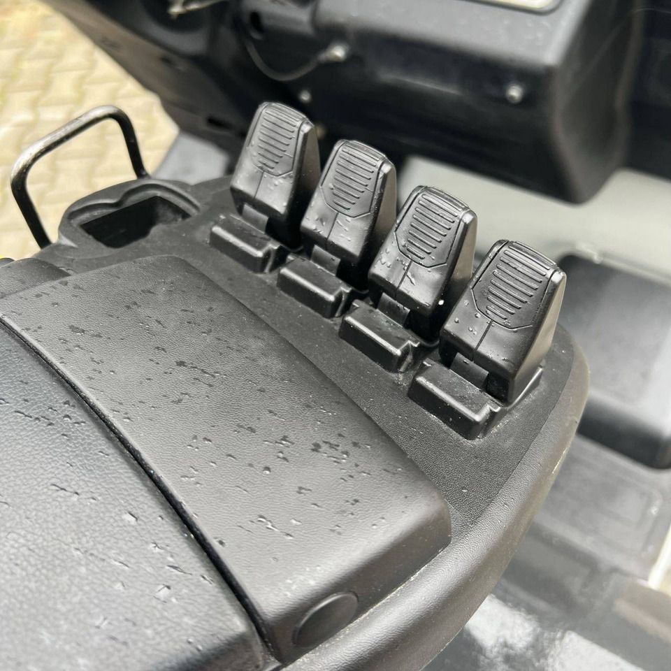 Unicarriers ET16 (AG1N12L16Q) - Xe nâng điện: hình 5 Unicarriers ET16 (AG1N12L16Q) - Xe nâng điện: hình 5
