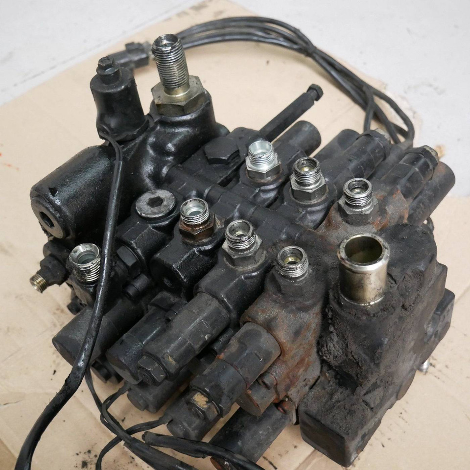 Valve block for Nissan D02 - Van thủy lực cho Thiết bị xử lý vật liệu: hình 2 Valve block for Nissan D02 - Van thủy lực cho Thiết bị xử lý vật liệu: hình 2