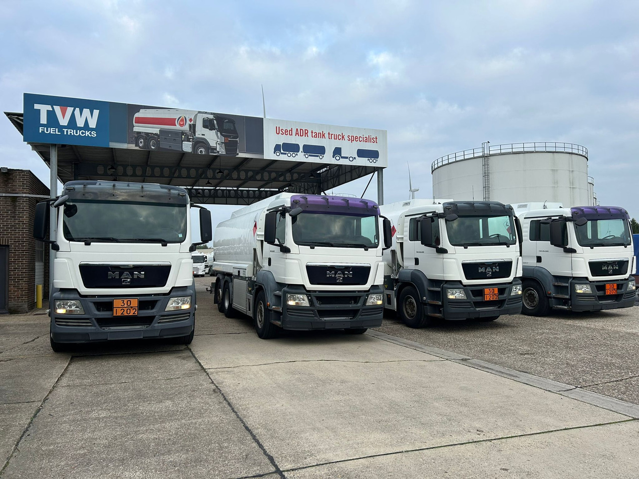 MAN TGS (lot of 4) - Xe bồn: hình 2 MAN TGS (lot of 4) - Xe bồn: hình 2