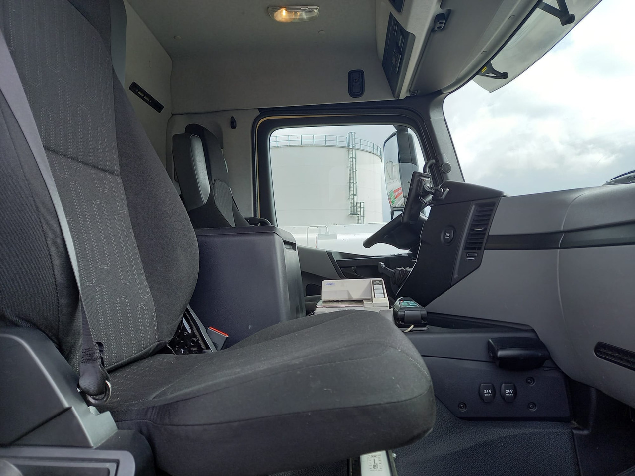 MERCEDES ANTOS - Xe bồn: hình 3 MERCEDES ANTOS - Xe bồn: hình 3