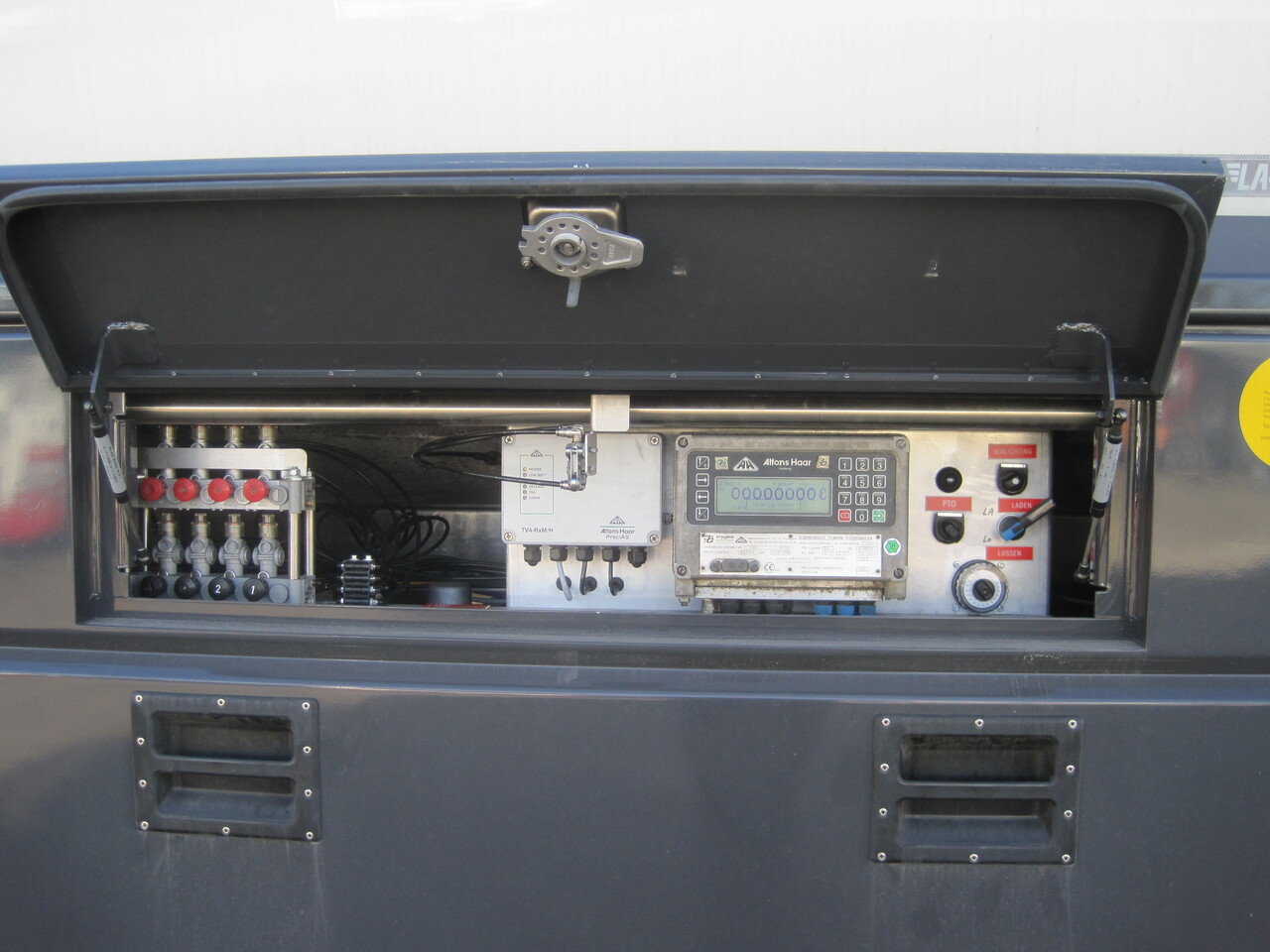 SCANIA G370 - Xe bồn: hình 2 SCANIA G370 - Xe bồn: hình 2