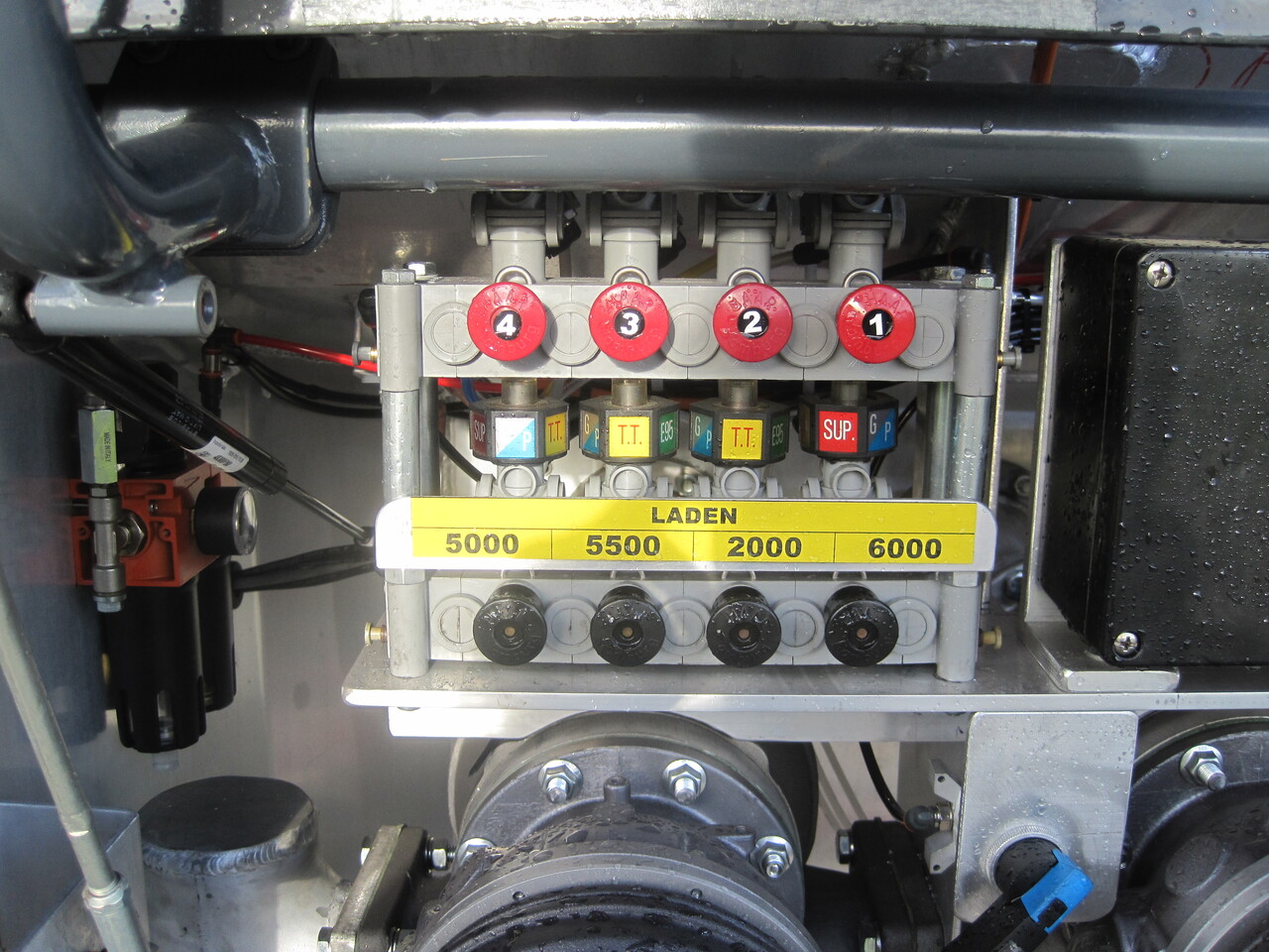 SCANIA G370 - Xe bồn: hình 4 SCANIA G370 - Xe bồn: hình 4