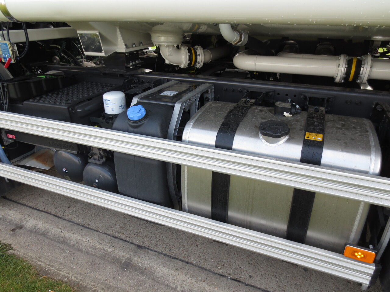 Xe bồn VOLVO FM: hình 8