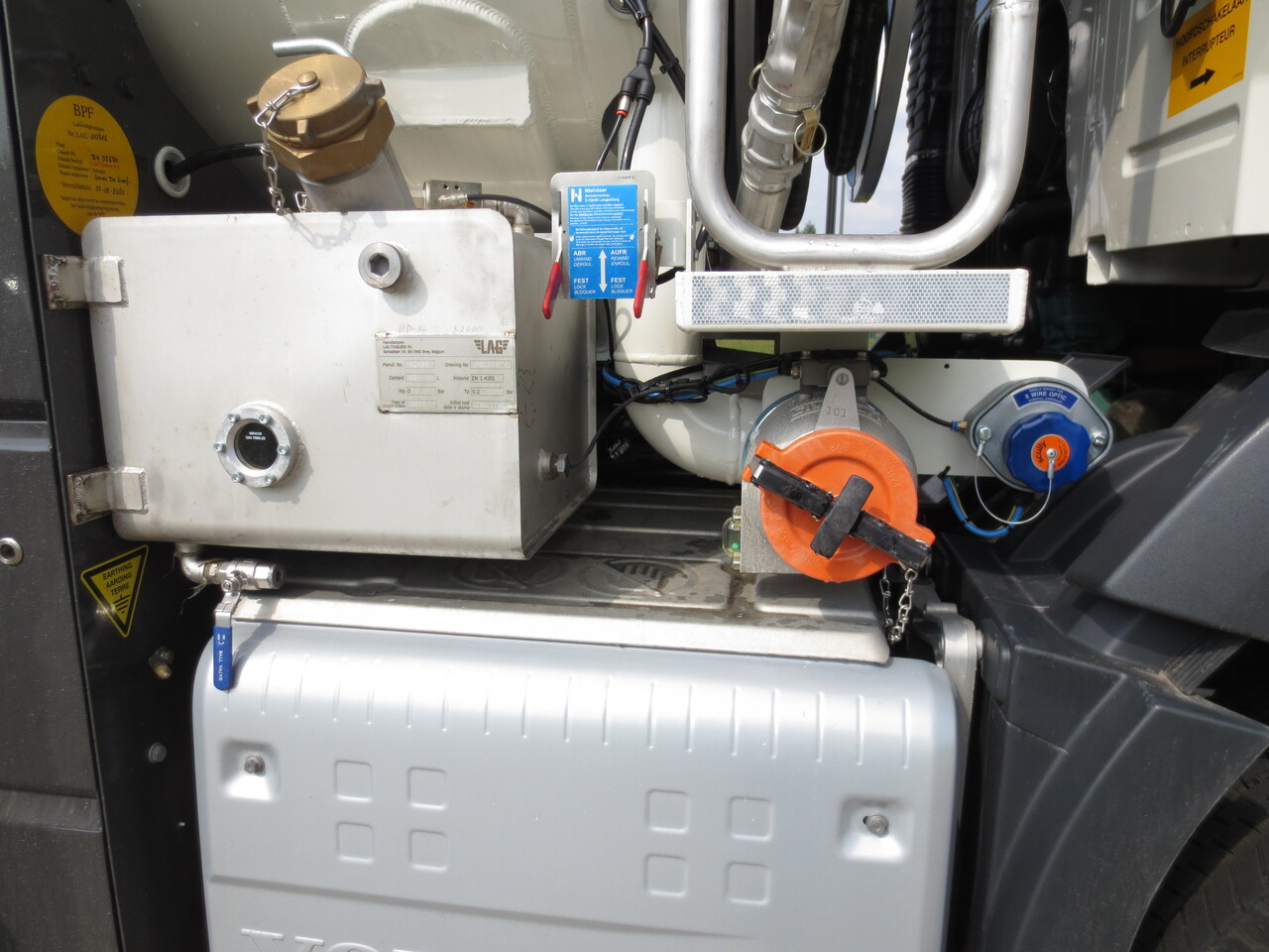 Xe bồn VOLVO FM: hình 7