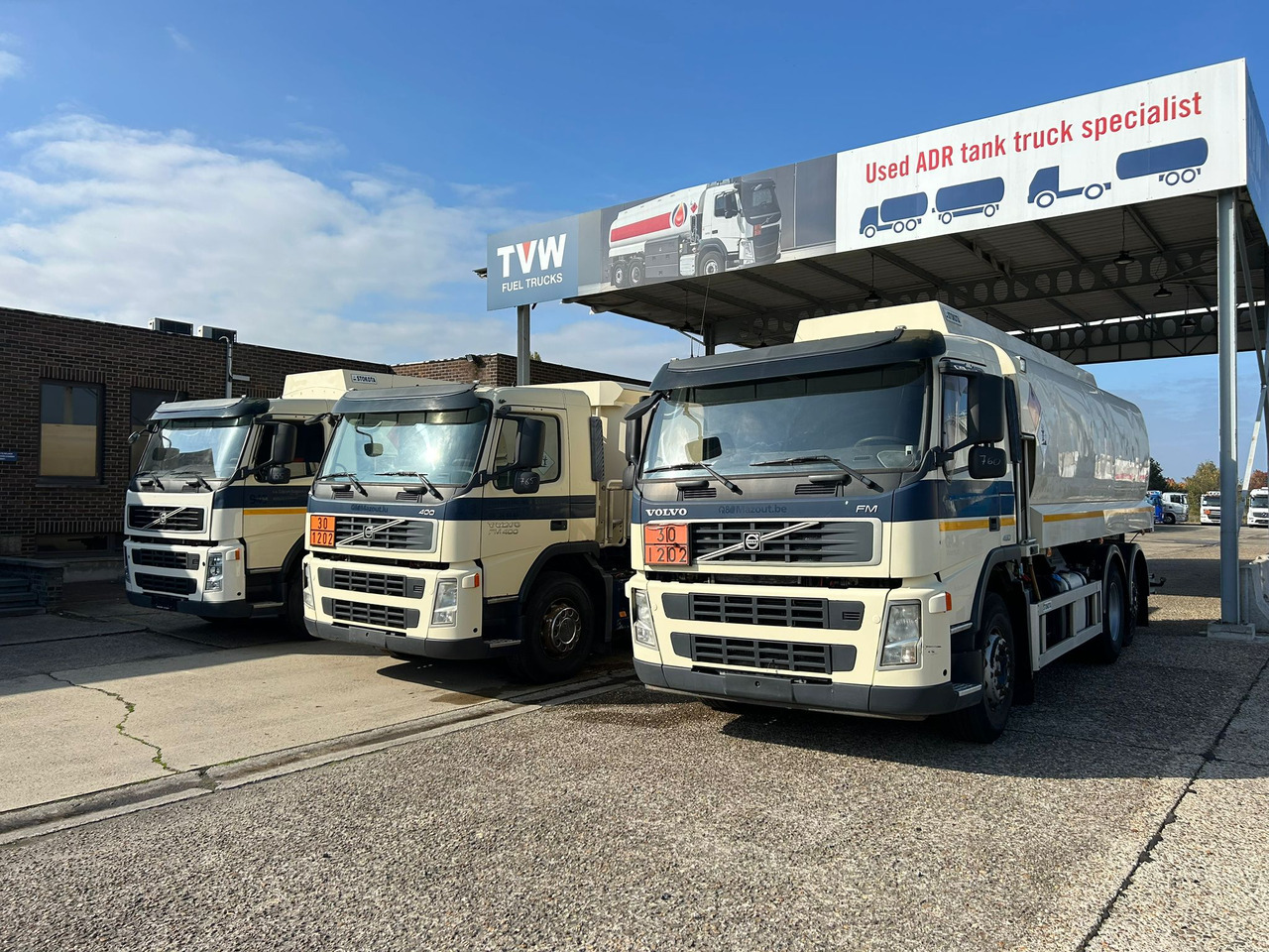 VOLVO FM (lot of 3) - Xe bồn: hình 1 VOLVO FM (lot of 3) - Xe bồn: hình 1