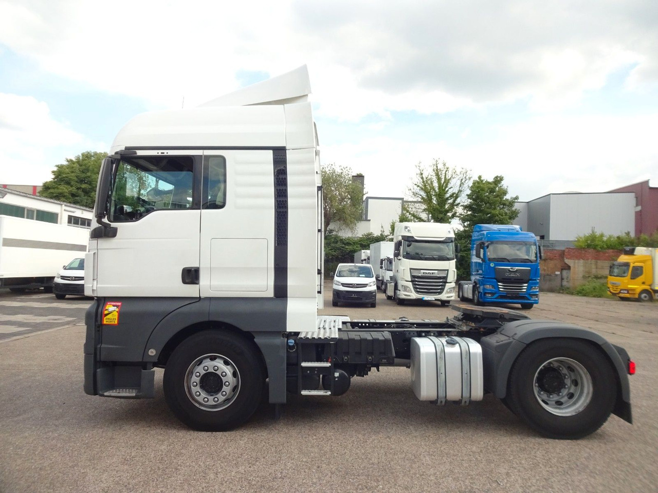 MAN 10 x TGX 18.470, XLX, Intarder, ACC, 2 Tank - Xe đầu kéo: hình 5 MAN 10 x TGX 18.470, XLX, Intarder, ACC, 2 Tank - Xe đầu kéo: hình 5