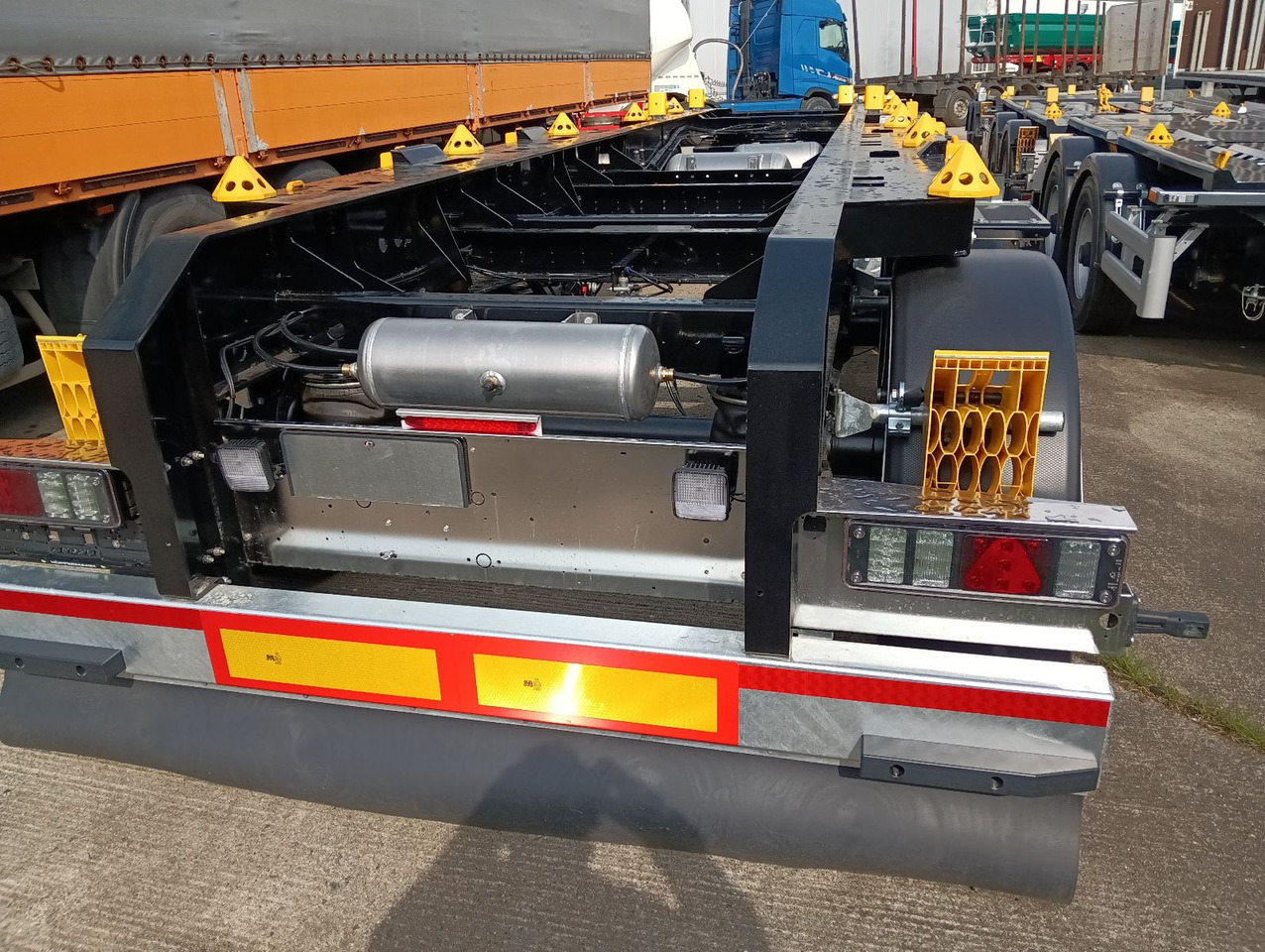 Hüffermann 3-A VARIO-CARRIER SAF NEU VERZINKT LiftAlufelgen - Rơ moóc thùng chứa: hình 5 Hüffermann 3-A VARIO-CARRIER SAF NEU VERZINKT LiftAlufelgen - Rơ moóc thùng chứa: hình 5