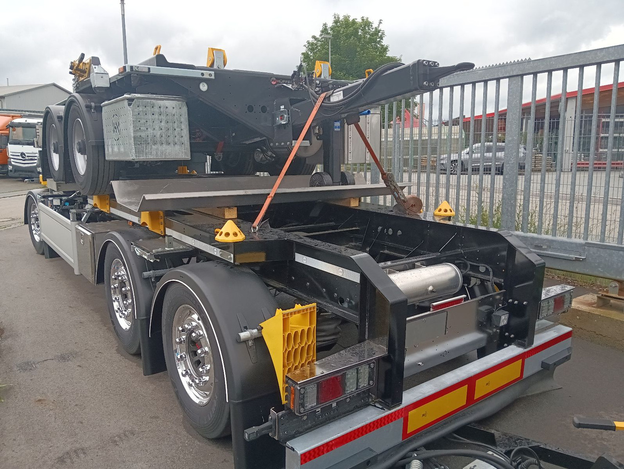 Hüffermann 3-A VARIO-CARRIER SAF NEU VERZINKT LiftAlufelgen - Rơ moóc thùng chứa: hình 2 Hüffermann 3-A VARIO-CARRIER SAF NEU VERZINKT LiftAlufelgen - Rơ moóc thùng chứa: hình 2