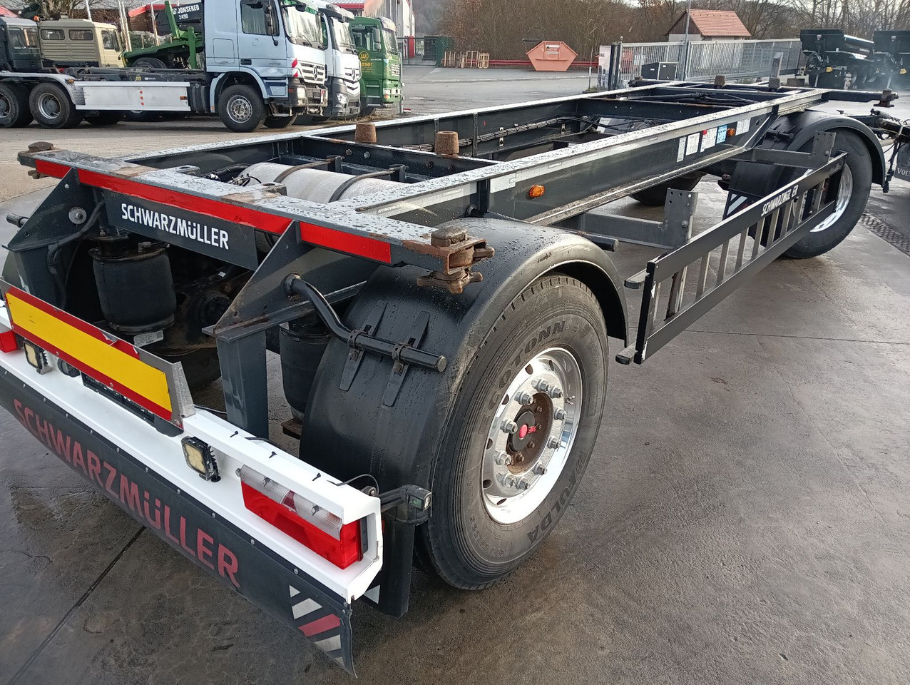 Schwarzmüller 2-A BDF 1,22/1,32 ALCOA Alufelgen ADR 120tkm TÜV Schwarzmüller 2-A BDF 1,22/1,32 ALCOA Alufelgen ADR 120tkm TÜV - Xe chở container/ Rơ moóc hoán đổi thân: hình 3 Schwarzmüller 2-A BDF 1,22/1,32 ALCOA Alufelgen ADR 120tkm TÜV Schwarzmüller 2-A BDF 1,22/1,32 ALCOA Alufelgen ADR 120tkm TÜV - Xe chở container/ Rơ moóc hoán đổi thân: hình 3