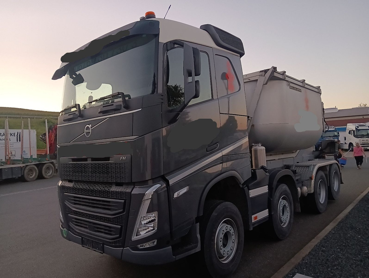 Volvo FH500 8x4R RETARDER LIFT MEILLER-Asphalt FunkAHK - Xe ben: hình 1 Volvo FH500 8x4R RETARDER LIFT MEILLER-Asphalt FunkAHK - Xe ben: hình 1