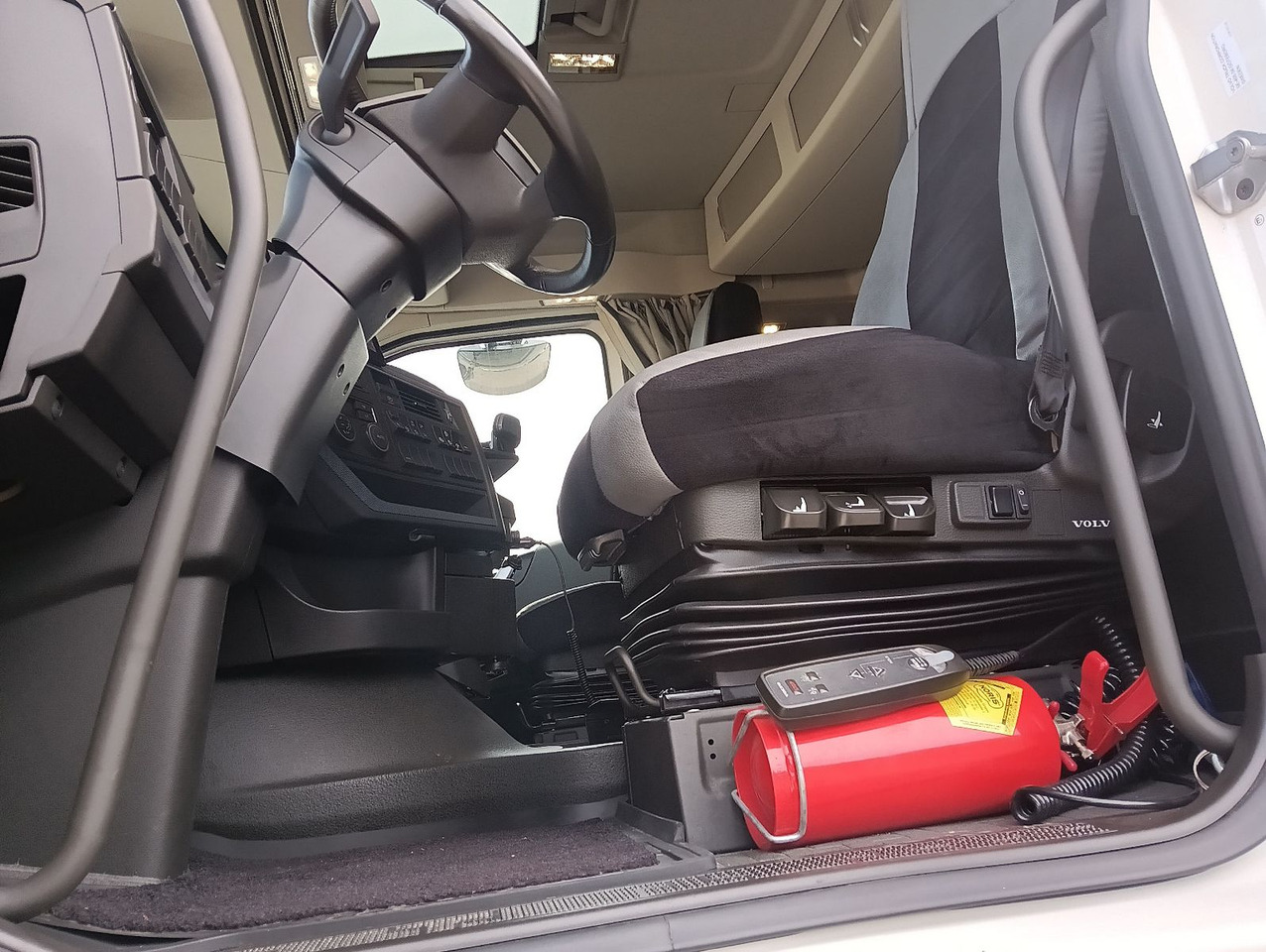 Volvo FH500 8x4R RETARDER LIFT MEILLER-Asphalt FunkAHK - Xe ben: hình 5 Volvo FH500 8x4R RETARDER LIFT MEILLER-Asphalt FunkAHK - Xe ben: hình 5