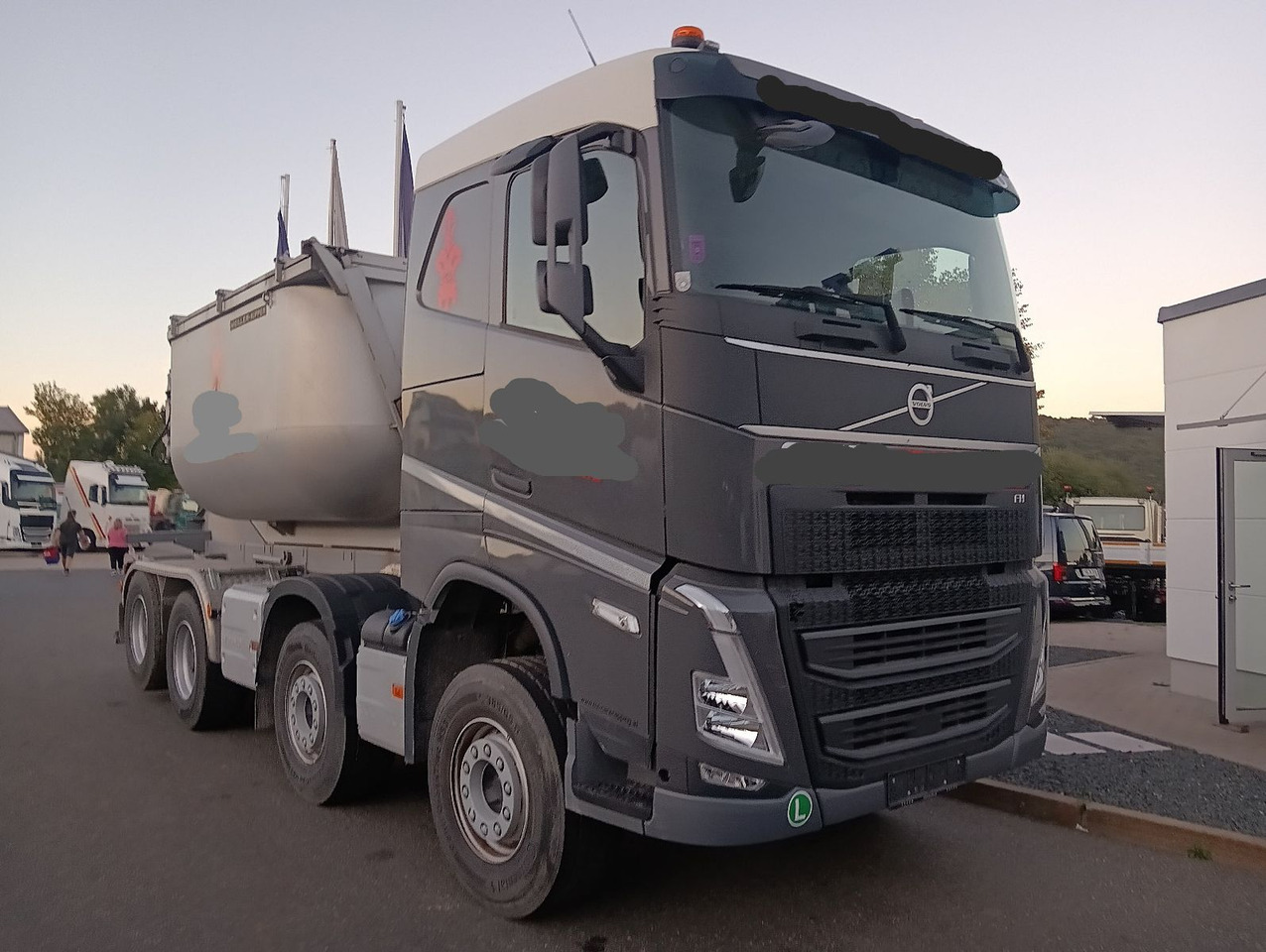 Volvo FH500 8x4R RETARDER LIFT MEILLER-Asphalt FunkAHK - Xe ben: hình 2 Volvo FH500 8x4R RETARDER LIFT MEILLER-Asphalt FunkAHK - Xe ben: hình 2