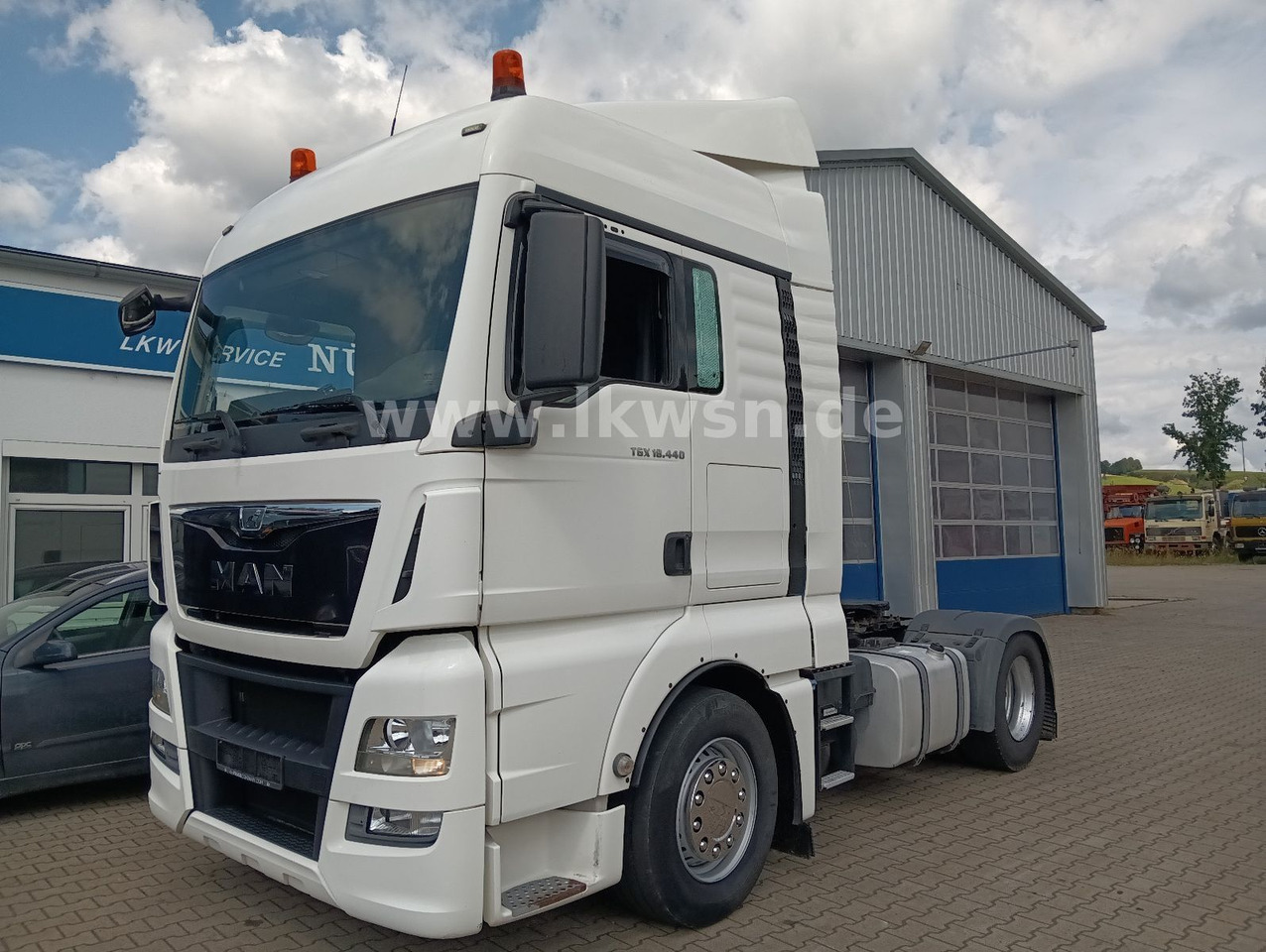 MAN TGX 18:440 FLT XLX 2xTank Klima Spoiler Kühlbox MAN TGX 18:440 FLT XLX 2xTank Klima Spoiler Kühlbox - Xe đầu kéo: hình 4 MAN TGX 18:440 FLT XLX 2xTank Klima Spoiler Kühlbox MAN TGX 18:440 FLT XLX 2xTank Klima Spoiler Kühlbox - Xe đầu kéo: hình 4
