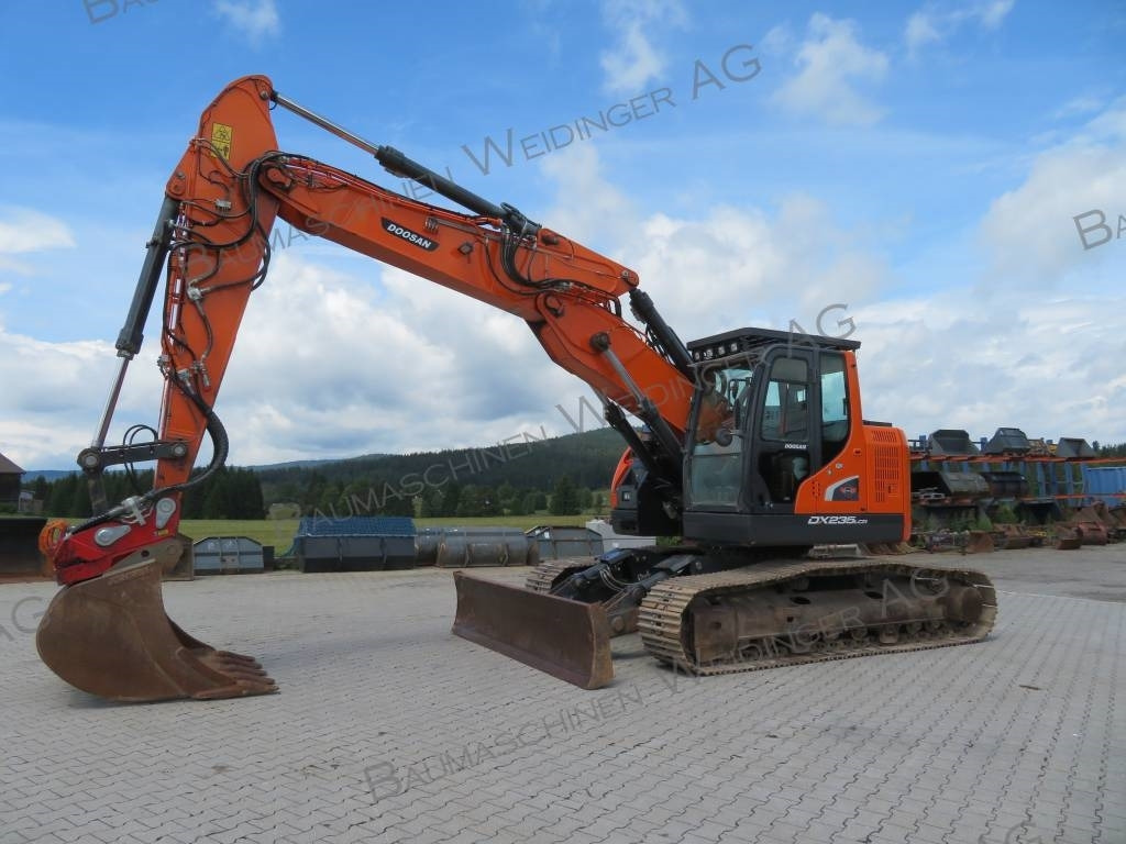 Doosan DX 235 LCR-5 - Máy xúc bánh xích: hình 1 Doosan DX 235 LCR-5 - Máy xúc bánh xích: hình 1
