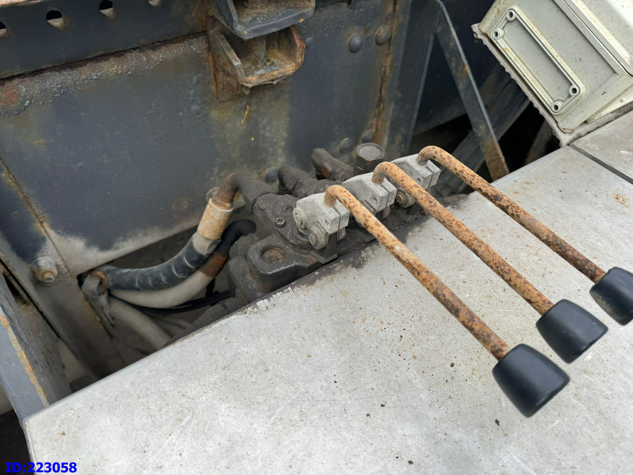 Hệ thống nâng móc/ Chở thùng nhỏ HIAB Multilift XR21S53: hình 7 Hệ thống nâng móc/ Chở thùng nhỏ HIAB Multilift XR21S53: hình 7