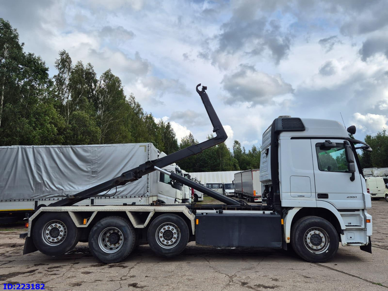 MERCEDES-BENZ Actros 2551 8x2 V8 Retarder - Xe tải nâng móc: hình 5 MERCEDES-BENZ Actros 2551 8x2 V8 Retarder - Xe tải nâng móc: hình 5