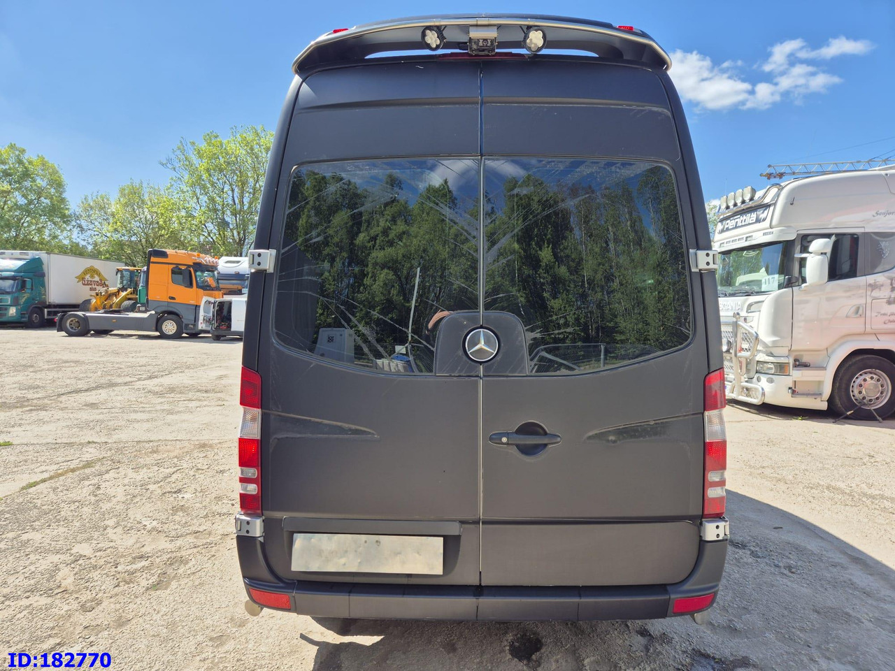 MERCEDES-BENZ Sprinter 319 VIP Euro5 - Xe đò: hình 5 MERCEDES-BENZ Sprinter 319 VIP Euro5 - Xe đò: hình 5