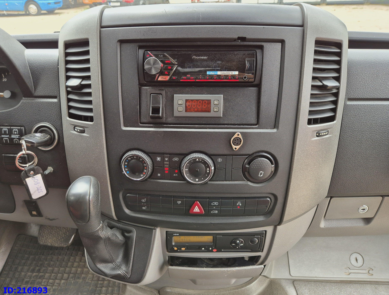 Xe bus mini, Xe van chở khách MERCEDES-BENZ Sprinter 516 - Euro5 - 23-seater: hình 12 Xe bus mini, Xe van chở khách MERCEDES-BENZ Sprinter 516 - Euro5 - 23-seater: hình 12