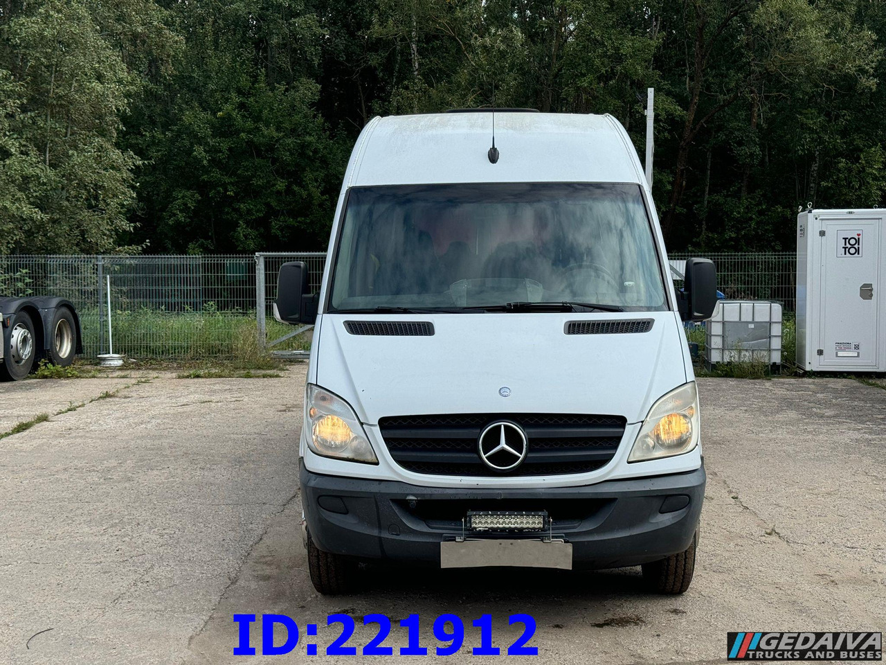 MERCEDES-BENZ Sprinter 518 VIP 17-Place - Xe đò: hình 2 MERCEDES-BENZ Sprinter 518 VIP 17-Place - Xe đò: hình 2