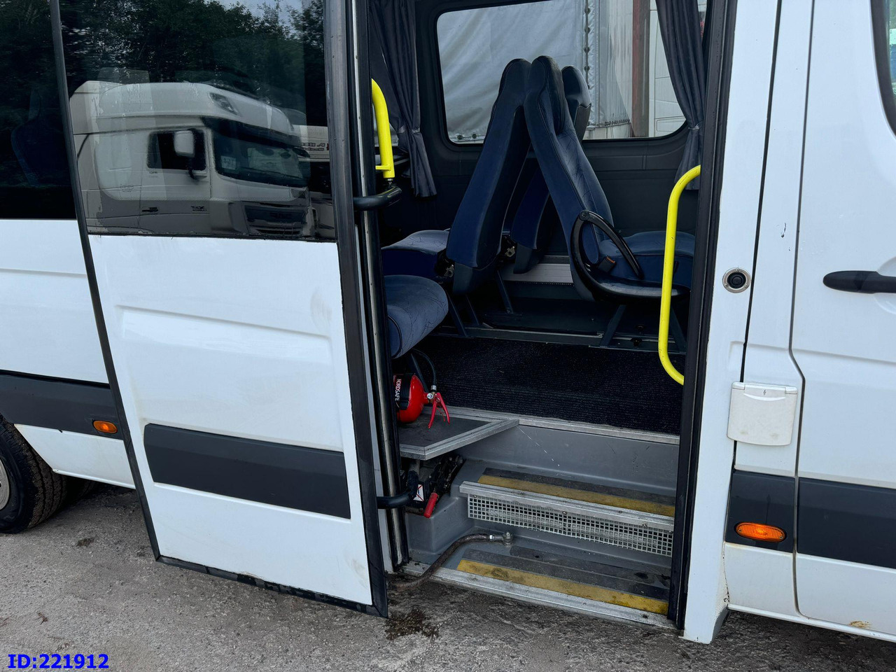 MERCEDES-BENZ Sprinter 518 VIP 17-Place - Xe bus mini, Xe van chở khách: hình 5 MERCEDES-BENZ Sprinter 518 VIP 17-Place - Xe bus mini, Xe van chở khách: hình 5