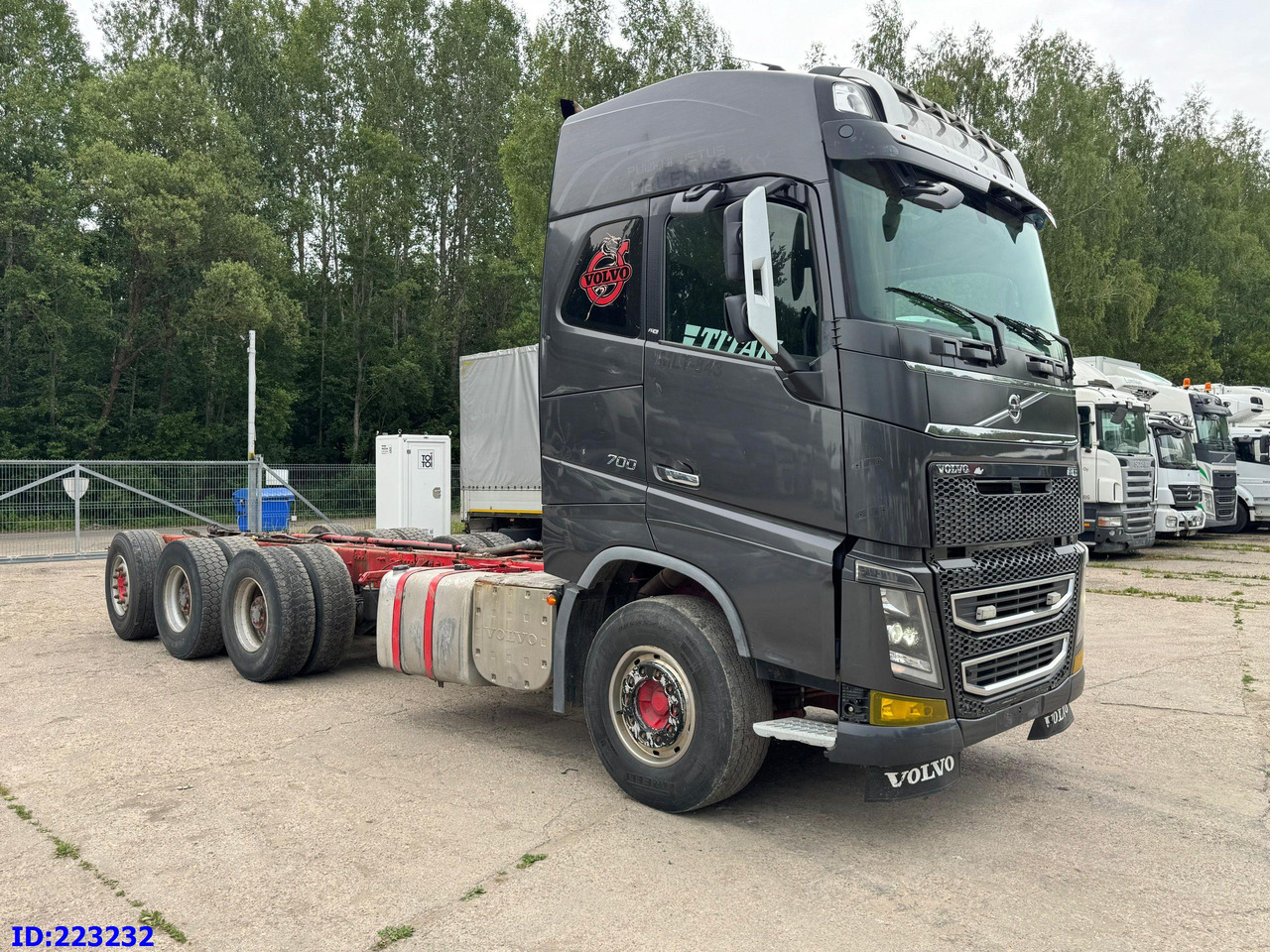 VOLVO FH16 700HP 8X4 Big Axles - Xe tải khung gầm: hình 4 VOLVO FH16 700HP 8X4 Big Axles - Xe tải khung gầm: hình 4