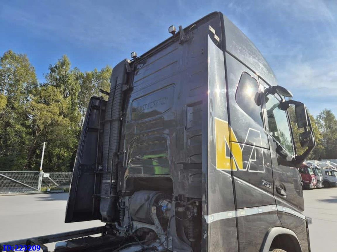 VOLVO FH16 750HP 8x4 Steering axle - Xe tải khung gầm: hình 5 VOLVO FH16 750HP 8x4 Steering axle - Xe tải khung gầm: hình 5