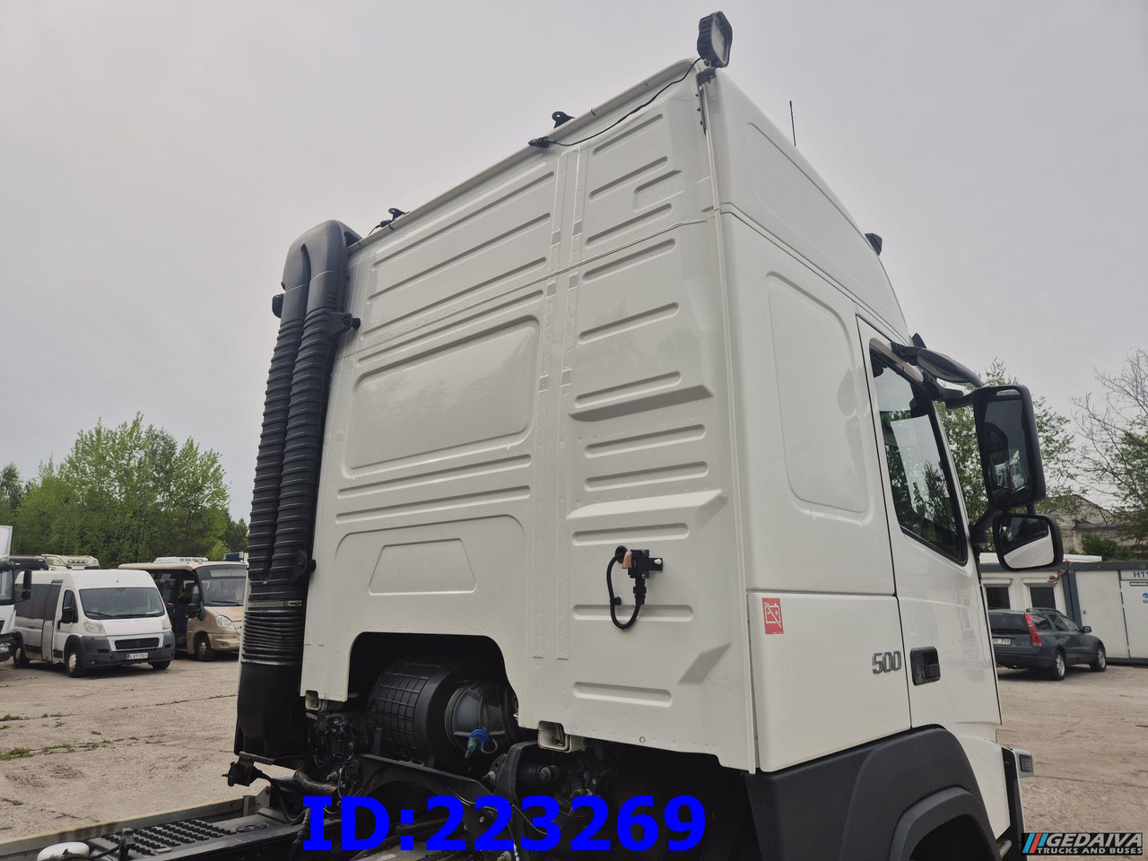 VOLVO FM13 500HP 8x2 (2 steering axels) - Xe tải khung gầm: hình 5 VOLVO FM13 500HP 8x2 (2 steering axels) - Xe tải khung gầm: hình 5