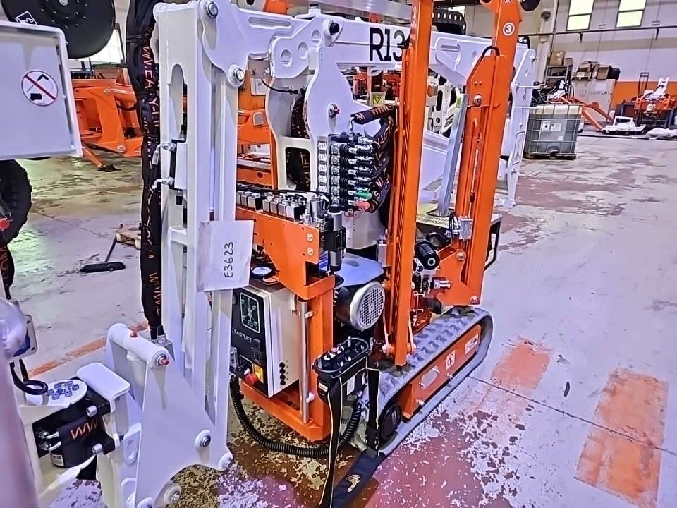 EasyLift R130 - Xe nâng người nhiều khớp nối: hình 3 EasyLift R130 - Xe nâng người nhiều khớp nối: hình 3