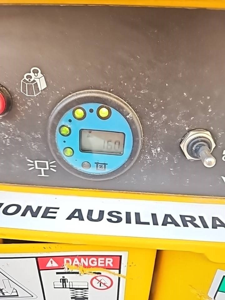 Haulotte Compact 10 N - Máy nâng người hình kéo: hình 4 Haulotte Compact 10 N - Máy nâng người hình kéo: hình 4