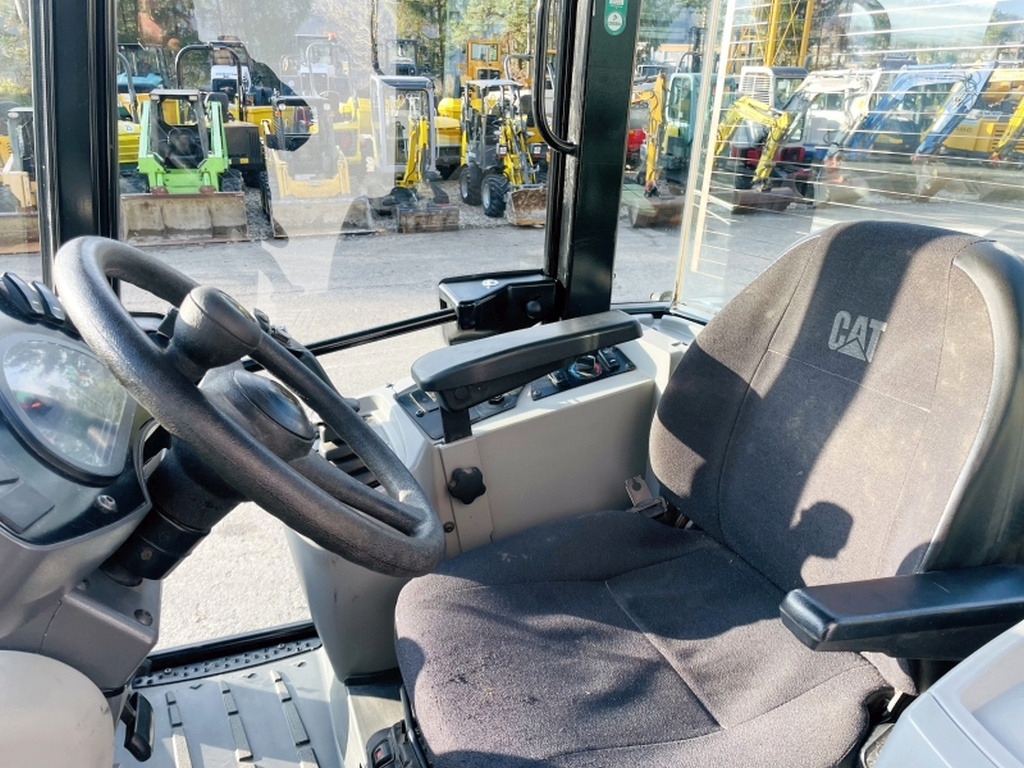 Caterpillar 908M (3893) - Máy xúc lật bánh lốp: hình 5 Caterpillar 908M (3893) - Máy xúc lật bánh lốp: hình 5