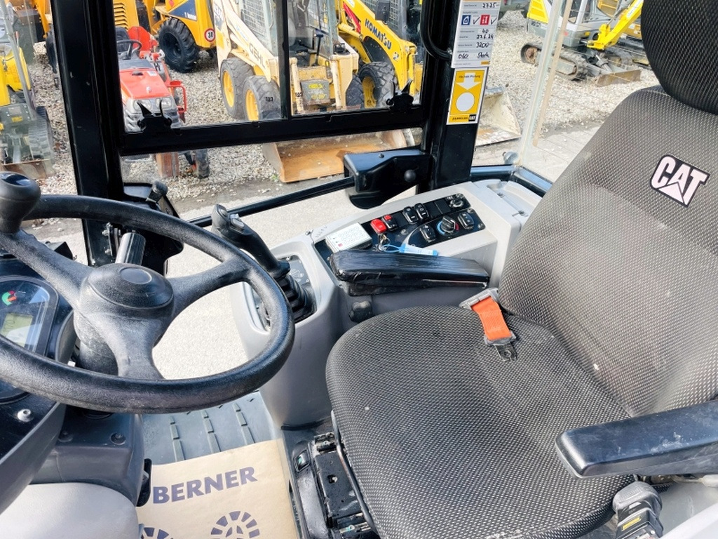 Caterpillar 908M (3927) - Máy xúc lật bánh lốp: hình 5 Caterpillar 908M (3927) - Máy xúc lật bánh lốp: hình 5