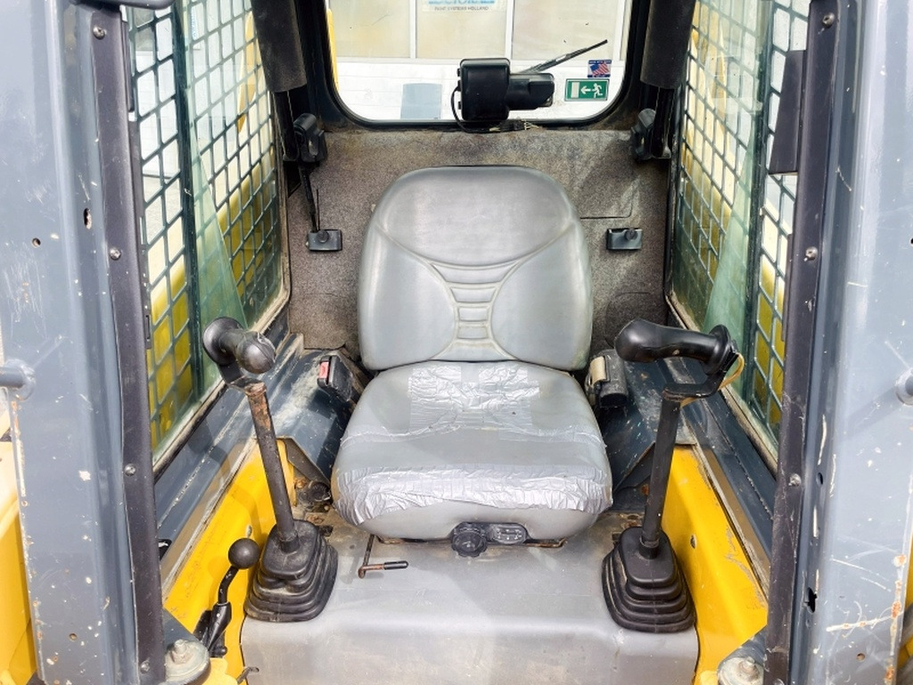 Gehl R135 (4068) - Máy xúc lật đa năng: hình 5 Gehl R135 (4068) - Máy xúc lật đa năng: hình 5