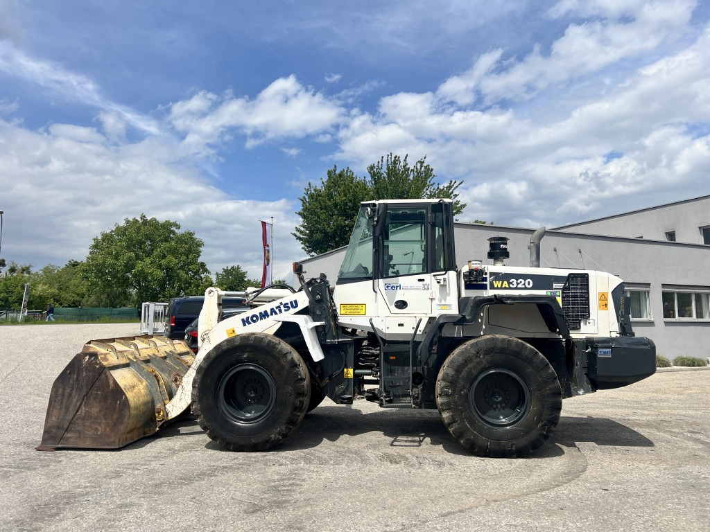 Komatsu WA 320-6 (111584) - Máy xúc lật bánh lốp: hình 1 Komatsu WA 320-6 (111584) - Máy xúc lật bánh lốp: hình 1